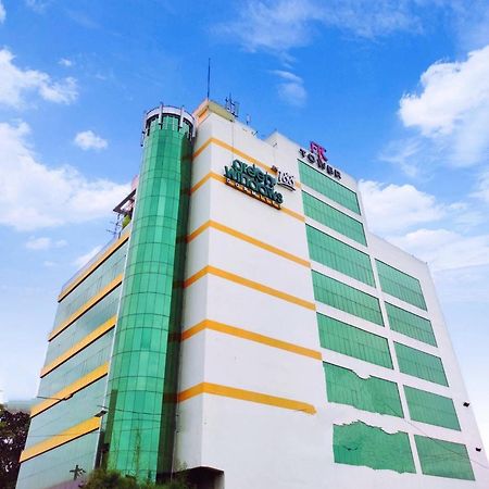 Green Windows Dormitel Davao City Buitenkant foto